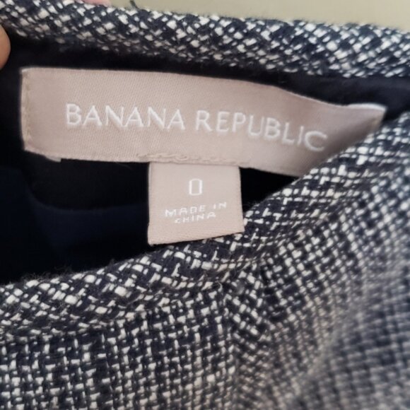 Like NEW Banana Republic navy and white tweed lined pencil skirt - Picture 3 of 6